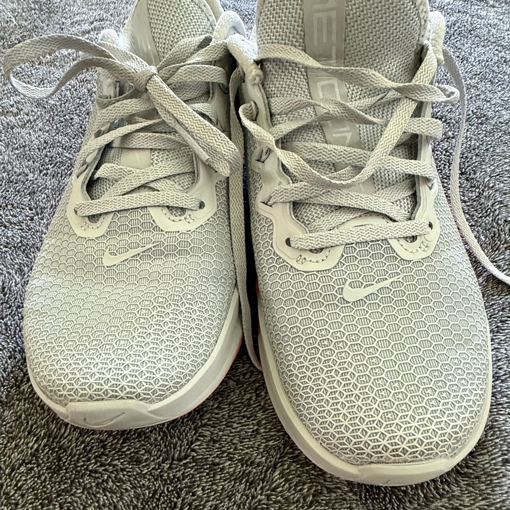 Nike Women's Gray Athletic Shoes
